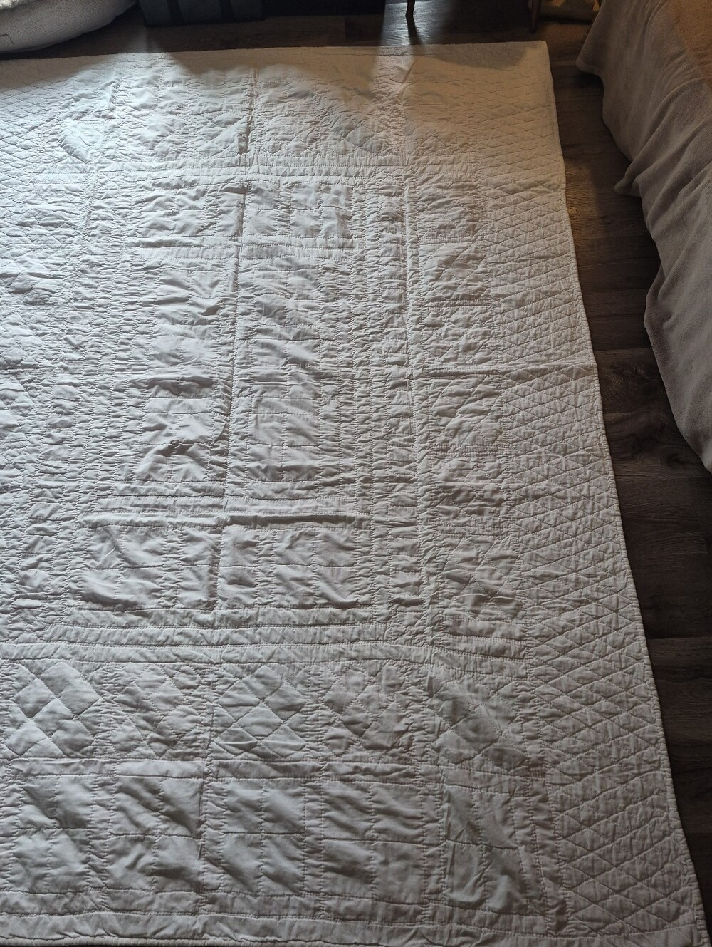 🩷💚🤍Handmade Patchwork Quilt - Picture 9 of 12